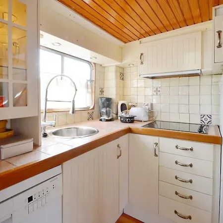 Borneokade Houseboat Frühstückspension