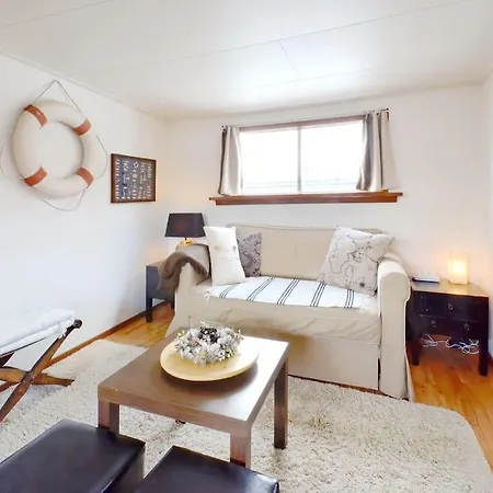 Borneokade Houseboat * Amsterdam